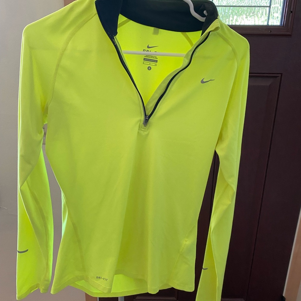 NIKE DRIFIT LONG SLEEVE LIKE NEW